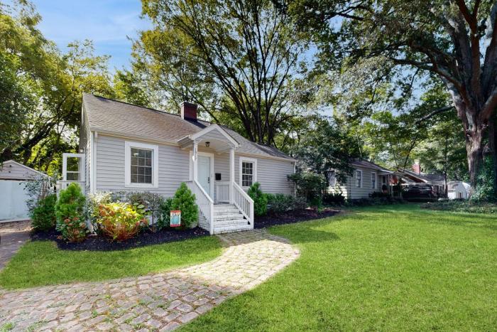 3 Mi to Dtwn Charlotte! Quiet Haven with Fenced Yard