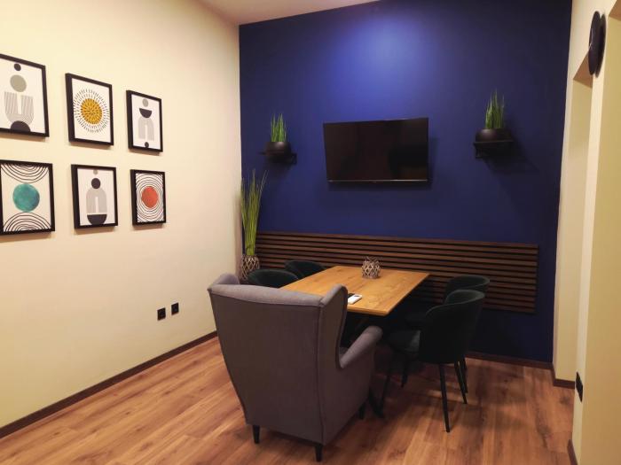 City Center Apartment, Walk to Beach & Sea Garden