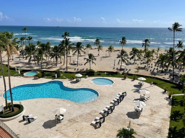 Oceanfront apartment with views and pool