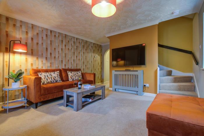 Central 3-Bedroom House Sleeps 5 with Parking