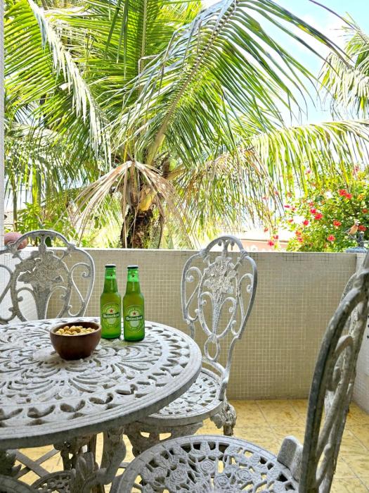 Apto Amplo á 1 quadra da Praia do Tombo |AC e Wifi