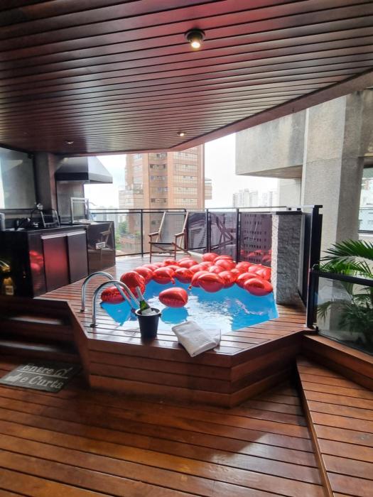 Morumbi, Apartamento Pub, SPA com hidromassagem, PISCINA Aquecida PRIVATIVA, LAREIRA, tudo que você precisa para descansar, trabalhar ou realizar aquela comemoração! Com total conforto e PRIVACIDADE! O Apt Nota 10 de SP!