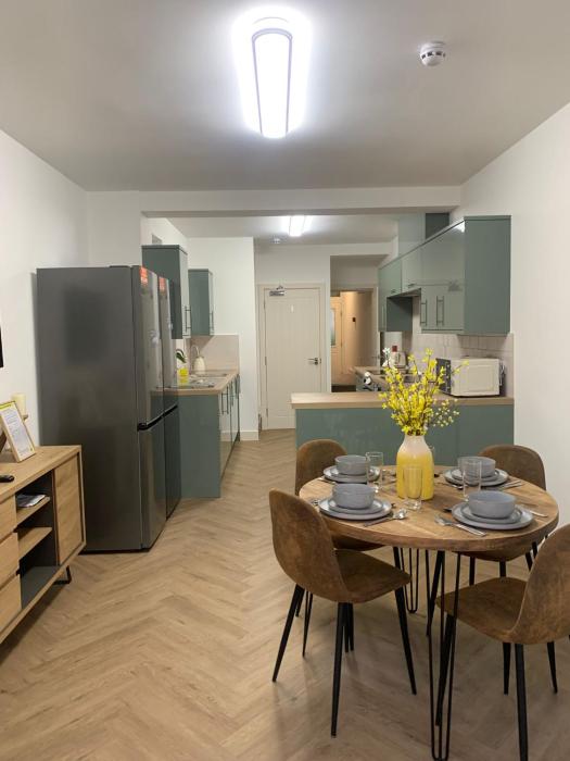 Modern En-Suite Room ,Ideal for Contractors & Professionals ,Free Street Parking & Fast Wi-Fi