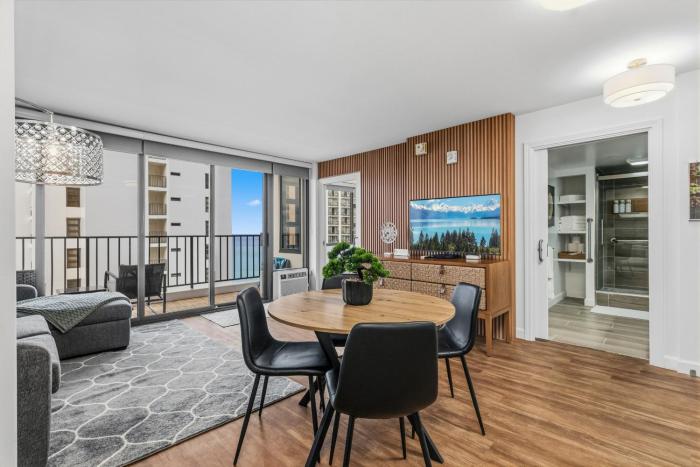 Waikiki Banyan Oceanfront Condo 30th floor