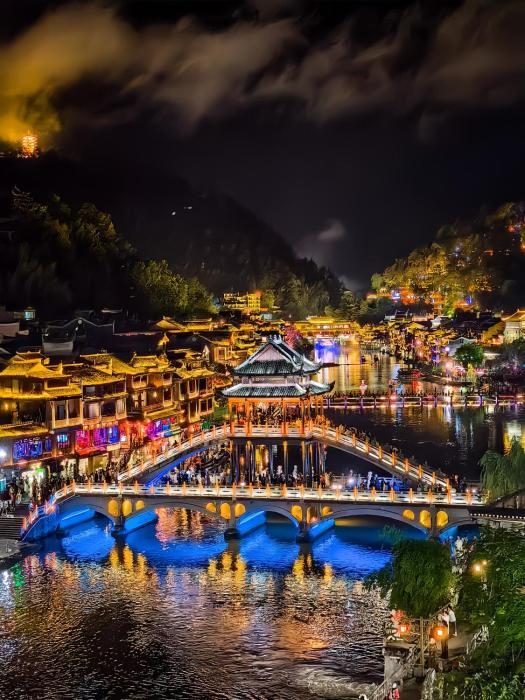 Yunmeng Riverview Hotel-Free pick up-inside the Fenghuang Ancient-English Service