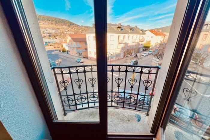 Warm stay close to the slopes and the lake!