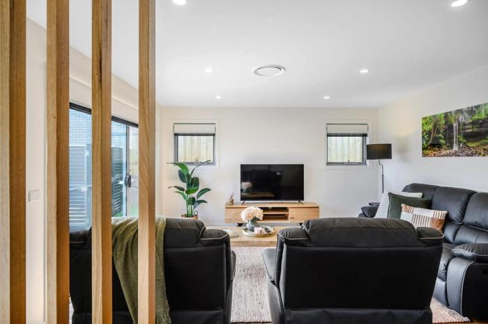 Villa Two NEW 2 Bed Bath 10 min to Airport CBD