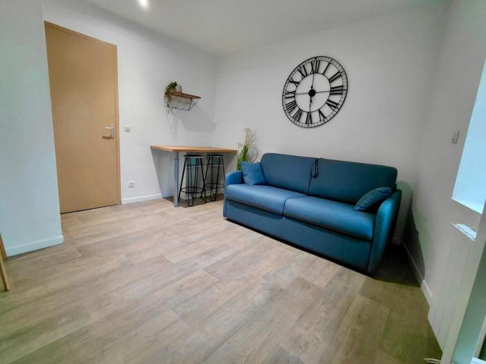 C Coispine 1 Cosy studio RDC vue sur la Meuse