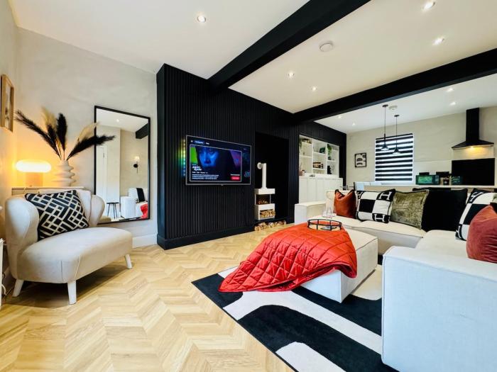 Large Modern 2-Bed Home Ideal for Long Work Stays