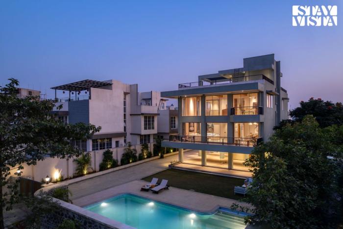 StayVista at Terra Palms with Pool, BBQ