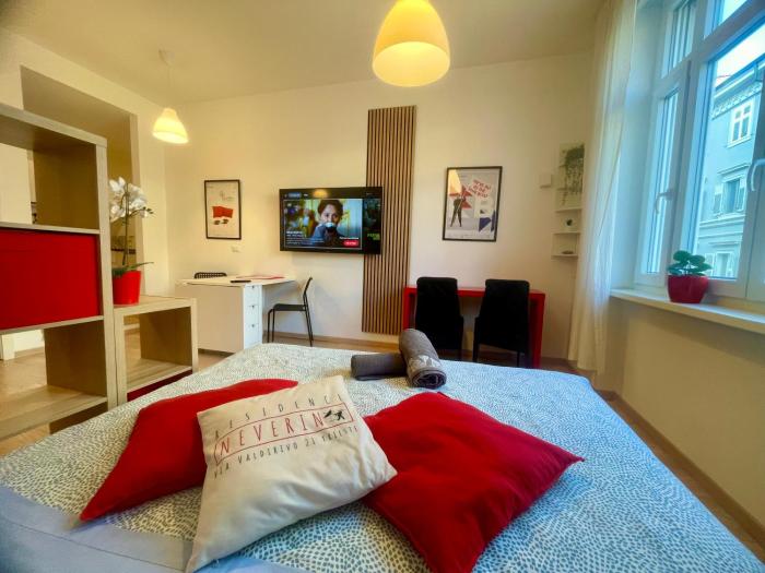 Residence Neverin Luxury Apartments-Private Garage