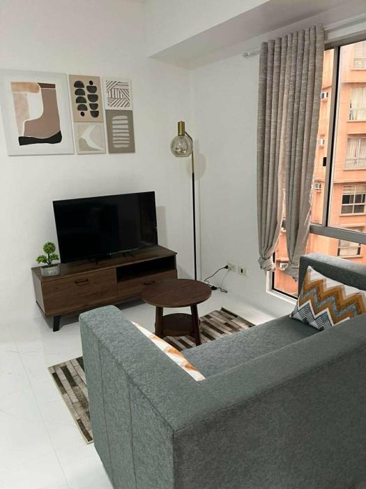 MetroRunway Residences Near Airport and Transit Access