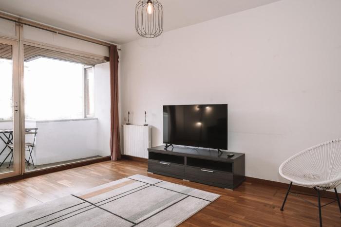 Spacious 4BR Flat Near Park Güell