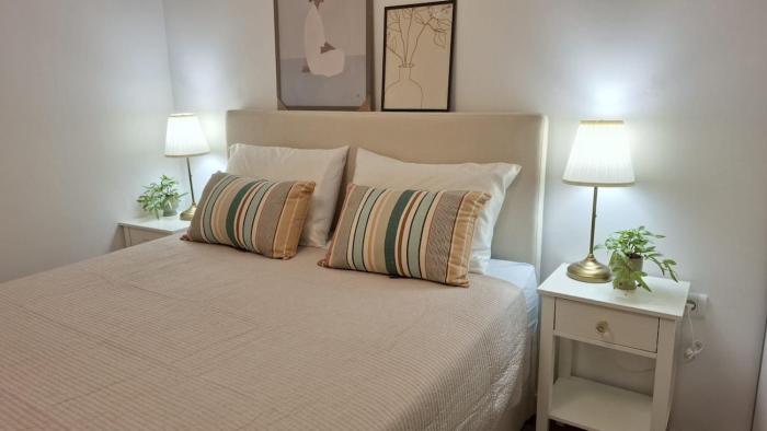 Elegant 2-Bedroom with Cosy Lounge Balcony