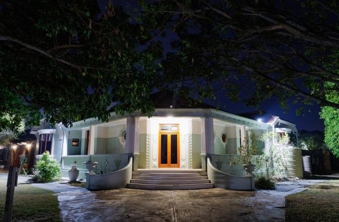 The Valley Escape - Cozy Corner