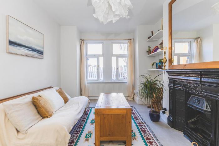 Charming 2BDR Home 25mins to Central London