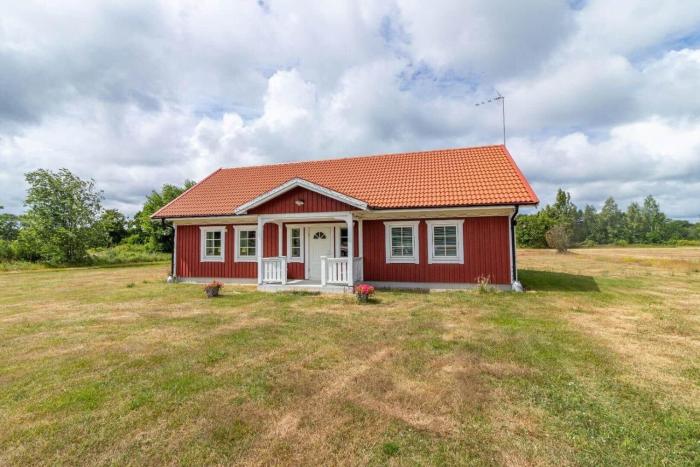 OLA1018-Byxelkrok-Grankullavaegen-257-B