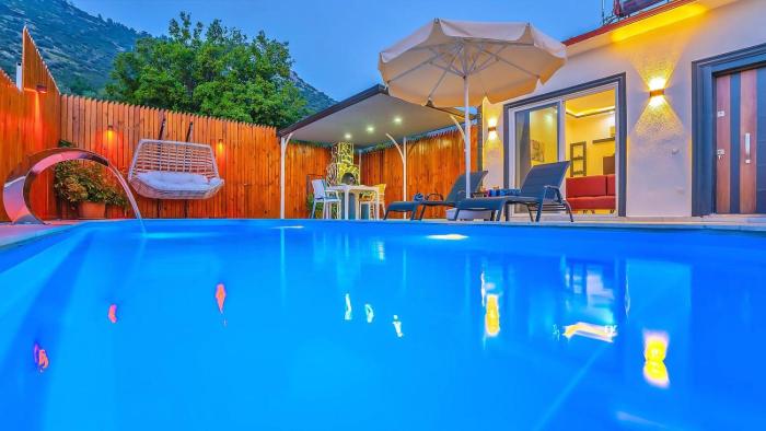 Üzümlü 1 bedroom secluded villa with private pool hot tub