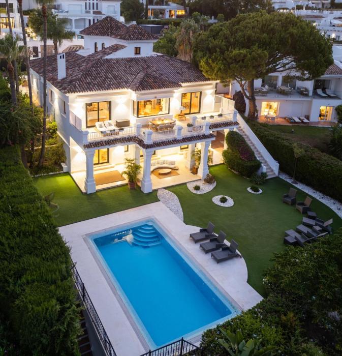 Newly Renovated Frontline Golf 7 BDRM Luxury Villa