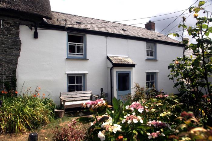 Crotchet Cottage near sandy beach at Porthbeor