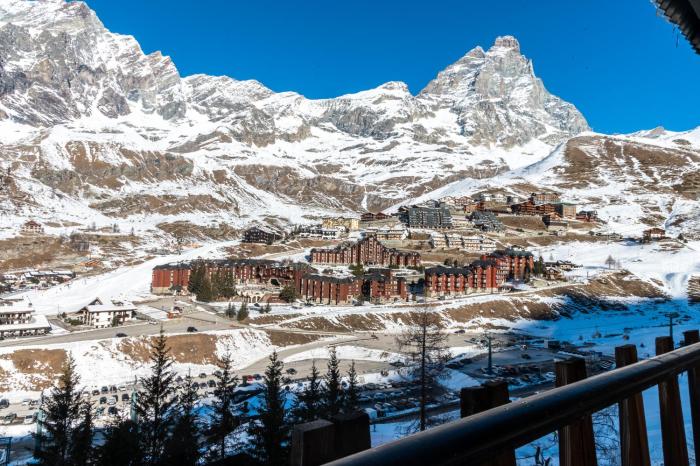 HelloCHALET The Ski Lovers - Ski-in Ski-out with Matterhorn View