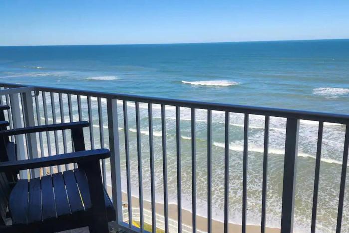 Daytona Beach Vibes—Top-Floor Oceanfront Getaway