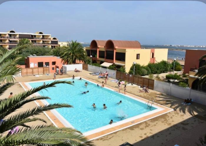 Studio chaleureux en bord de mer