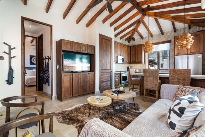 Bright Modern Home with Beach Club Access and Walking Distance to the Beach