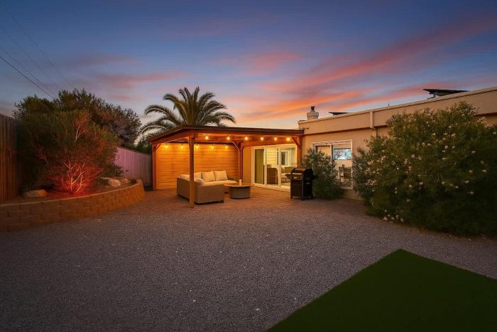 4BR Private Compound-2 Villas-2 Hot Tub-Sleeps 12