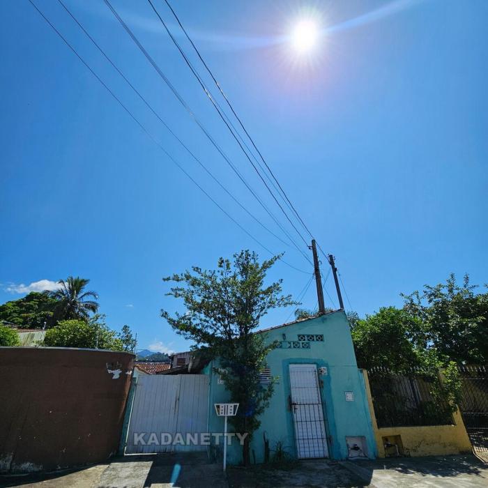 Casa Inteira 1km do centro e 6km da Martin de Sá