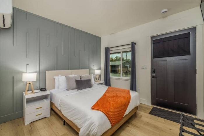 Brand New Pet Friendly Studio Downtown CDA