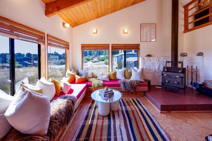 Cozy 1BD & Loft for 4 Near Community Pool & Trails