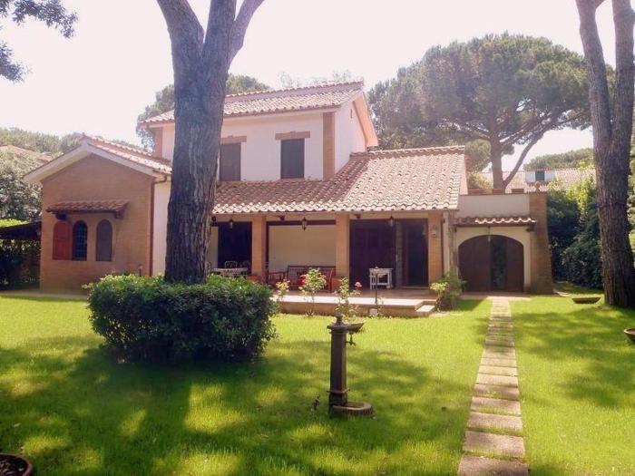 Fregene Dolcevita Villa 400mt from the sea 5BD 3BH