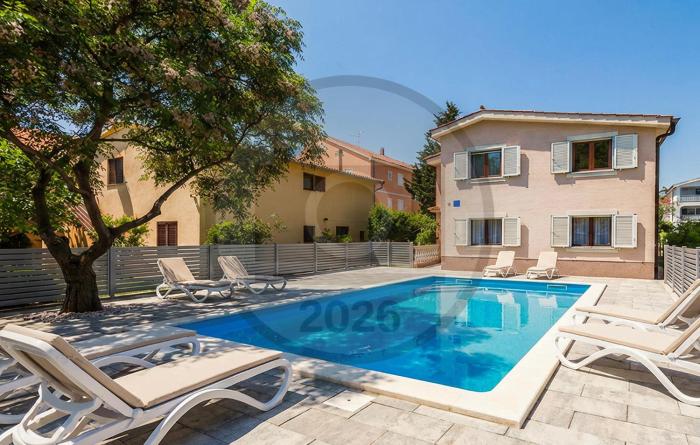 Four-Bedroom Holiday Home In Privlaka