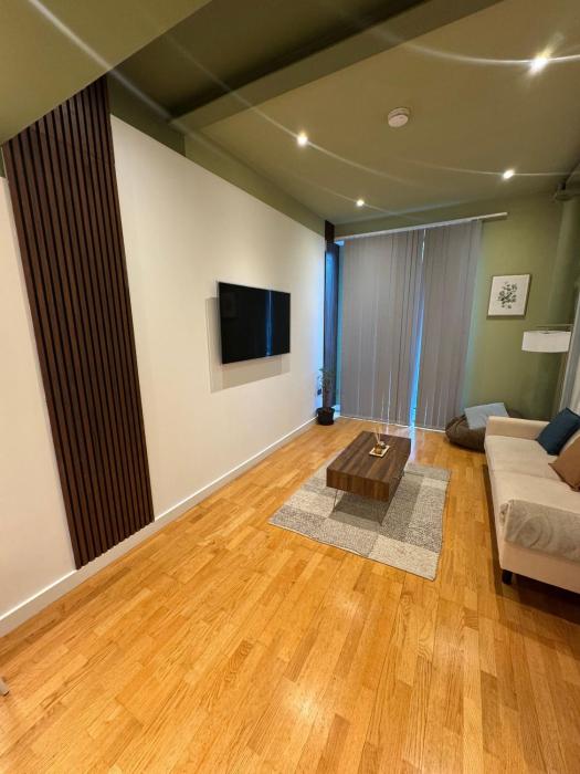 Modern Central Manchester Condo Next To AO Arena - Parking - Local Attractions