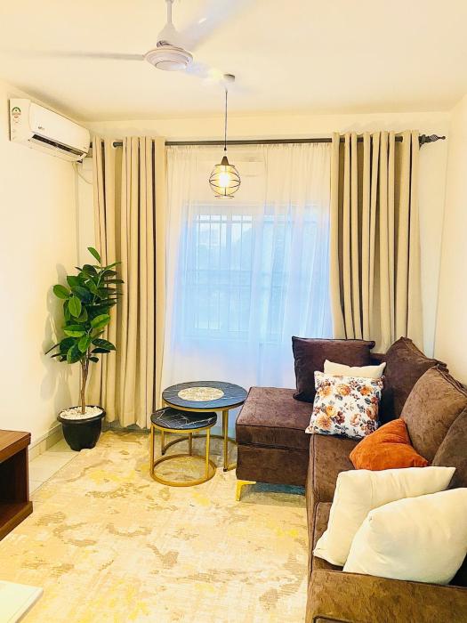 3 bedroom mombasa CBD with AC inrooms ,free pool,washer