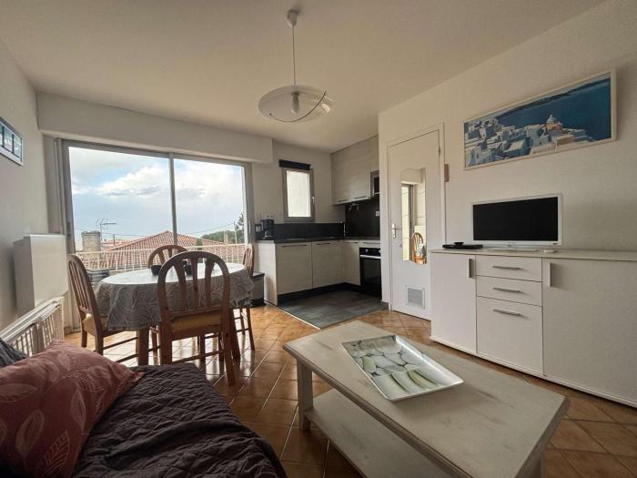 Charmant appartement T3 avec terrasse et parking à Royan - FR-1-494-223