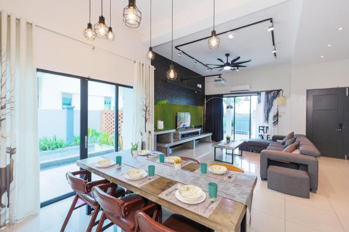 32 cozy stay Projector, Karaoke , BBQ, 7 carpark, 4 bedroom