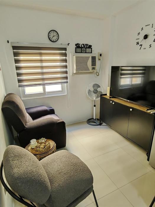 Affordable 1-Bedroom Condo Near the Airport