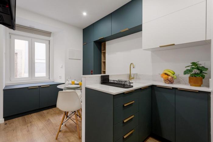 Petite Charm in Old Lisbon