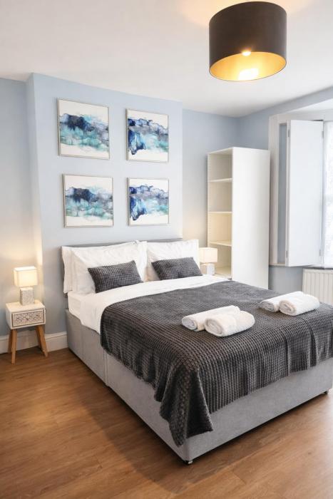 Spacious 2BR Apartment I 3-Min Walk to Mile End Station I Sleeps 5 I Near Queen Mary Uni