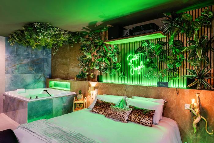 Suite Jungle avec Spa, Sauna, et cinéma