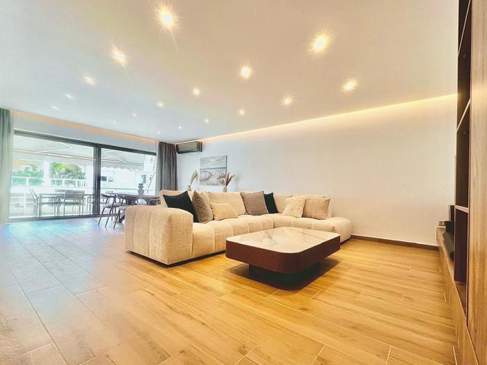 Sealine Spacious Apartment