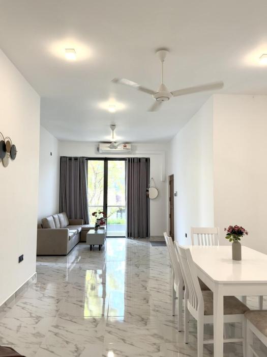 Brand New Modern 3BR Apartment w Rooftop View