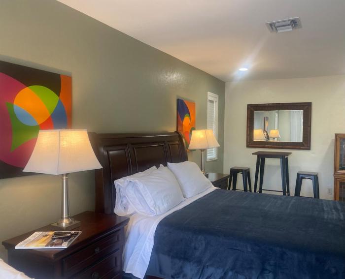 Cozy studio near downtown Naples