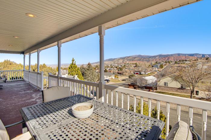 Family and Group Friendly! Hilltop Cedar City Home