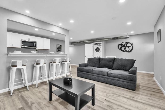 Cozy 2BR Escape close to Dining and Nightlife with WiFi