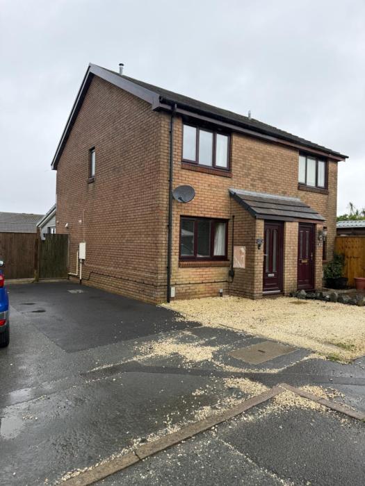 2 Bed Fully Furnished House In Milford Haven