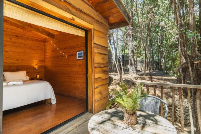 Ruca Lodge, habitación 2 personas cama king, desayuno, piscina, bosque costero