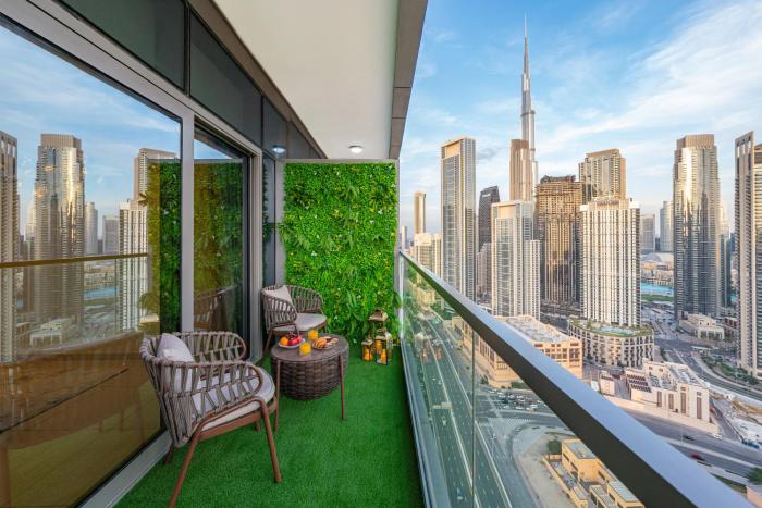Iconic Burj Khalifa View 2BR Luxury apmt at Paramount Midtown